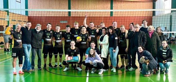 Eine überzeugende Leistung im Hexenkessel mit Flipperautomat:  ASV-Volleyballer gewinnen gegen BG Marburg und Eintracht Stadtallendorf